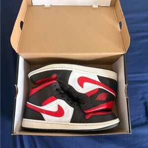 Jordan 1 mid “White black red” 2022